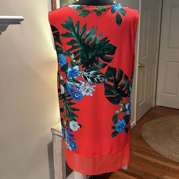 #32 Gorgeous Vince Camuto Red Floral Sleeveless Top Sz Large - Picture 4 of 10